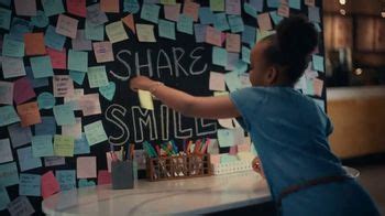 Starbucks TV Spot, 'Un poco de amabilidad' featuring Charity Scalzi