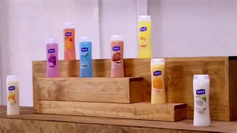 Suave Essentials Body Wash TV commercial - Art Exhibit