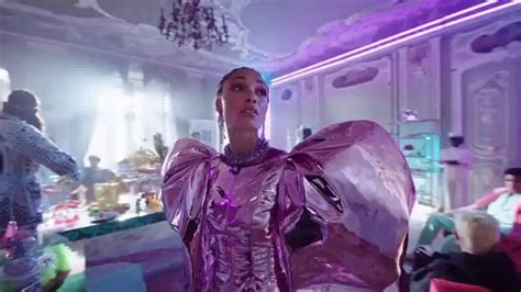 Swarovski TV Spot, 'Wonderlab: The Gift of Wonder' Song by FKA Twigs featuring Gwendoline Christie
