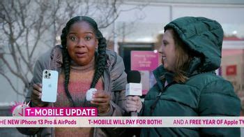T-Mobile TV Spot, 'Apple Holiday Bundle: Talk Show Customer' Featuring Paul Scheer, Yvette Nicole Brown featuring Yvette Nicole Brown