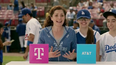 T-Mobile TV commercial - La Elección Simple Con Adrian Gonzalez