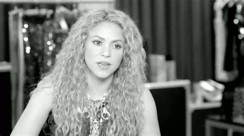 T-Mobile TV Spot, 'Shakira y la Familia'
