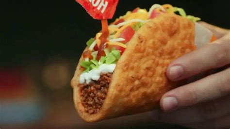 Taco Bell $5 Chalupa Cravings Box TV commercial - La bibliotecaria
