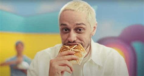 Taco Bell Breakfast Crunch Wrap TV Spot, 'Noticias' con Pete Davidson created for Taco Bell
