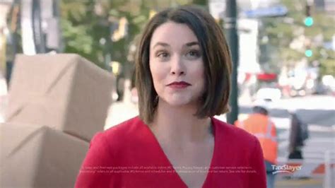 TaxSlayer.com TV Spot, 'Sidewalk Hero' featuring Amanda Joy Erickson