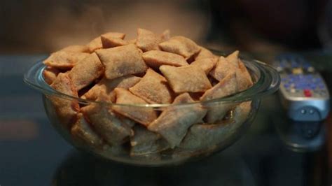 Totino's Pepperoni Pizza Rolls TV Spot, 'Staying In'