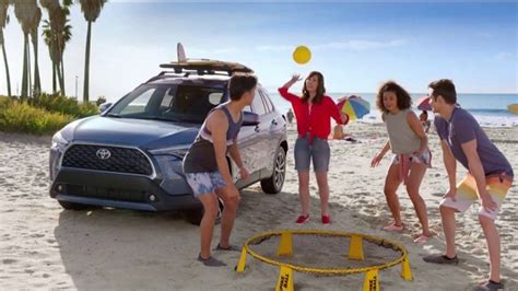 Toyota Summer Starts Here TV Spot, 'Beach Activities' [T2] featuring Laurel Coppock
