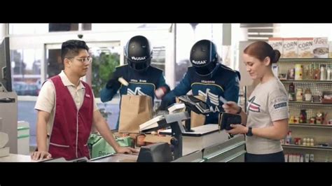 USAA Bank TV Spot, 'Grocery Store' featuring Aaron Phillips