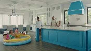 Valspar TV Spot, 'Pool Party' featuring Tryphena Wade