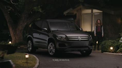 Volkswagen 2013 Tiguan S TV commercial - Grocery Run