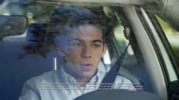 Volkswagen TV Spot, 'Las advertencias de Mamá' featuring Alec Funiciello