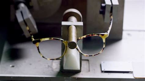 Warby Parker TV Spot, 'Hinge Test'