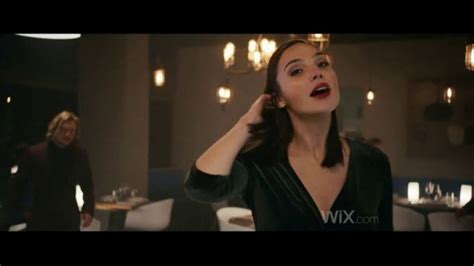Wix.com TV Spot, 'Chez Felix: pelea' con Jason Statham, Gal Gadot
