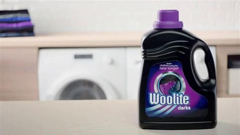 Woolite Darks TV Spot, 'Love for Dark Clothes'