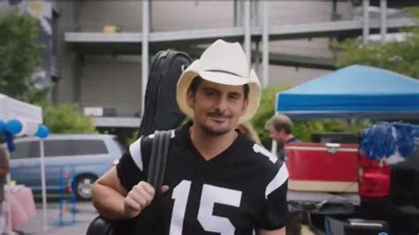 Zaxby's TV Spot, 'Right Way' Featuring Brad Paisley featuring Abigail Fordham