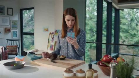 Zulily TV Spot, 'Fudgy Carol' featuring Ashley Clements