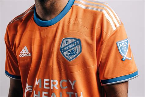 adidas FC Cincinnati 2022 Juncta Juvant Kit Authentic Blank Jersey logo